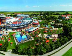 Hotel Sonnenpark **** Aussenansicht Therme und Hotel Sonnenpark