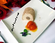 Gesundheitshotel Badener Hof Teller mit Dessert im Restaurant des Gesundheitshotels Badener Hof