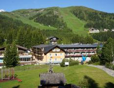 Aussenansicht des Familienhotels Hinteregger