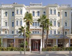 Grand Hotel Trieste und Victoria Aussenansicht der historischen Frontseite des Grand Hotels Trieste und Victoria