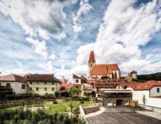 Aussenansicht und Blick über Weißenkirchen