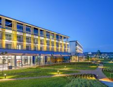 Sirius Hotel ****s Aussenansicht des Hotels Sirius mit Balkonen und Garten