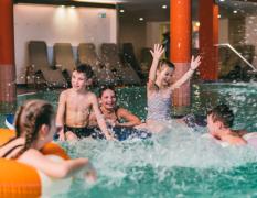 Reiters Finest Family 4*Superior Spielende Kinder im Wasser
