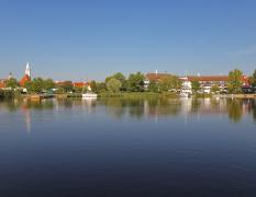 Seehotel Rust **** Blick über den Neusiedlersee zum Seehotel Rust