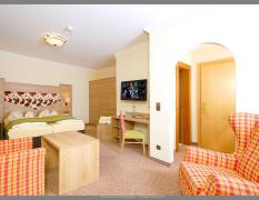 Ein Familienzimmer im Hotel Post am See