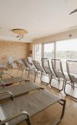 Das Eisenberg**** - Ihr Resort am Dreiländereck Hotel das Eisenberg, Wellnessbereich mit Liegen mit Blick in die Landschaft