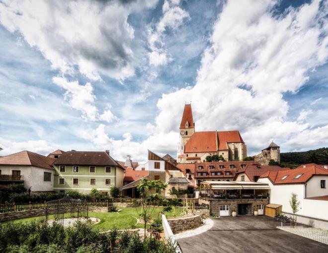 Aussenansicht und Blick über Weißenkirchen